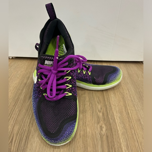 Nike Trainers - Picture 2 of 4